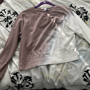 This is an ambre shirt